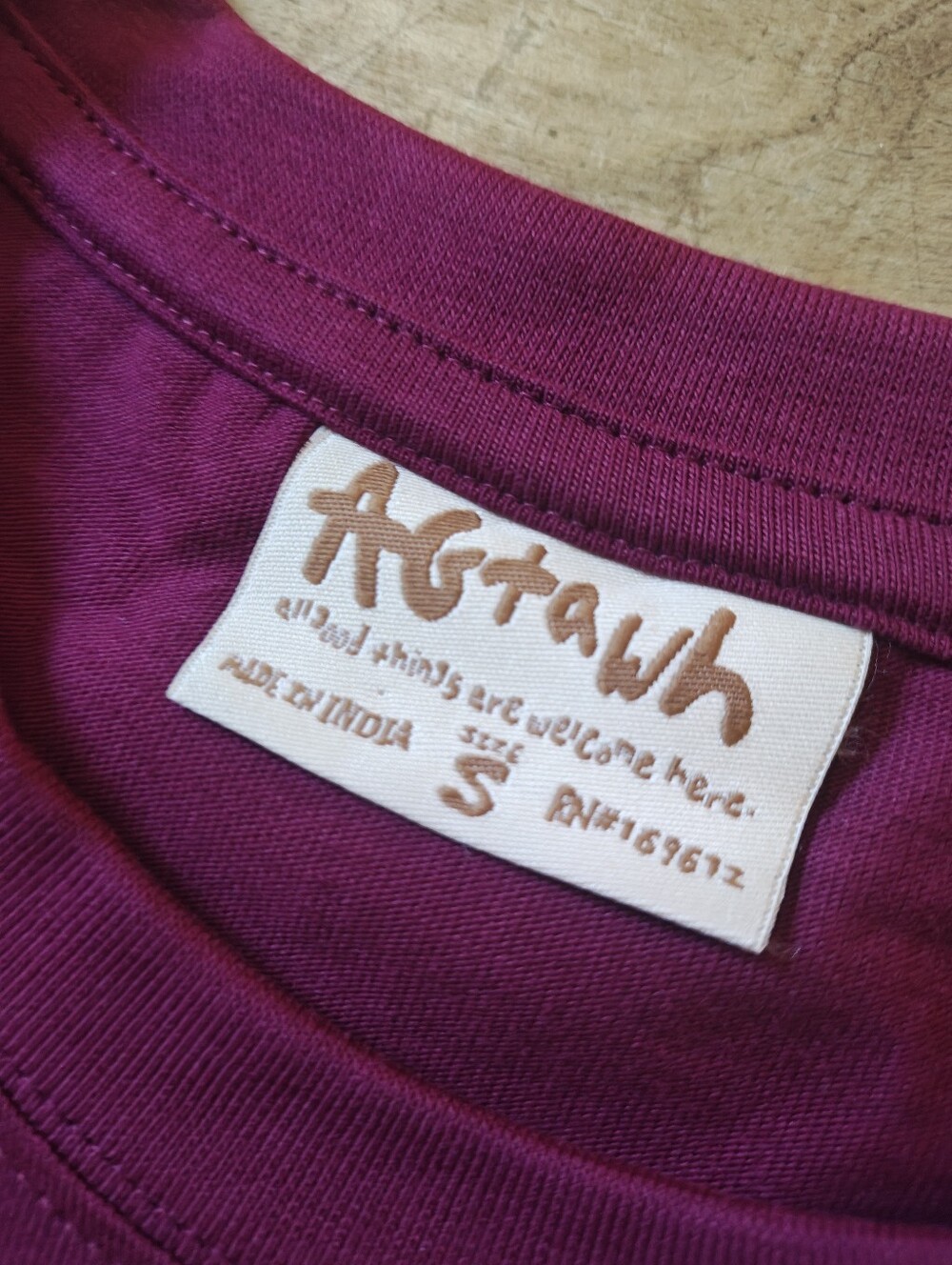 NWT AGtawh All Good Things Welcome Here Embroidered Appliqué Peace Sign Tee - Picture 5 of 8